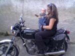 malinkej Bert s maminkou na motocyklu